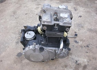 KAWASAKI LTD 454 MOTER