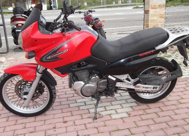 Suzuki XF 650 Freewind 