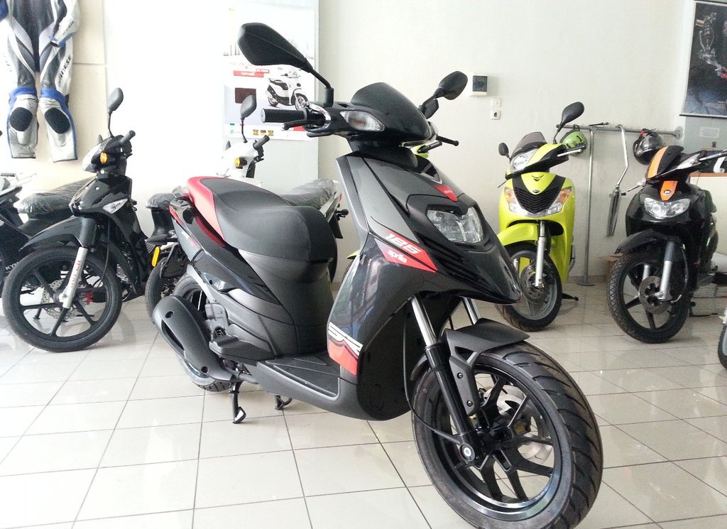 Aprilia SR MOTARD 125