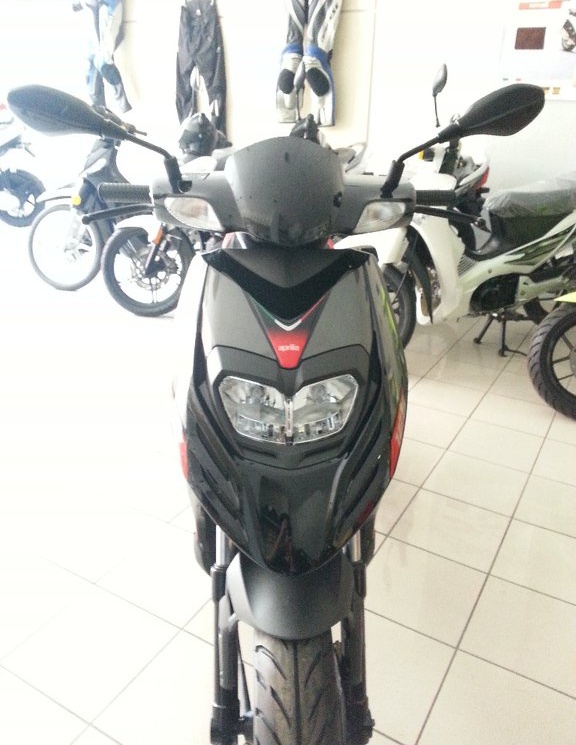 Aprilia SR MOTARD …