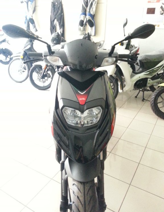 Aprilia SR MOTARD …