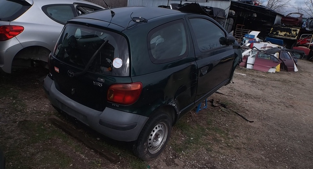 toyota yiaris 2001M 2Π 