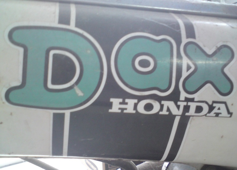 Honda DAX WHITE SPEcIAL EDITION 