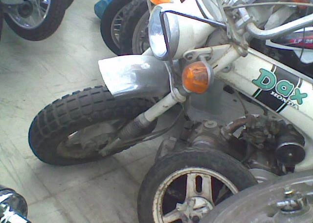 Honda DAX WHITE SPEcIAL EDITION 