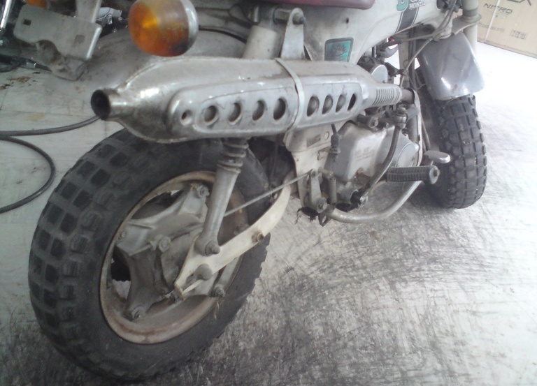 Honda DAX WHITE SPEcIAL EDITION 