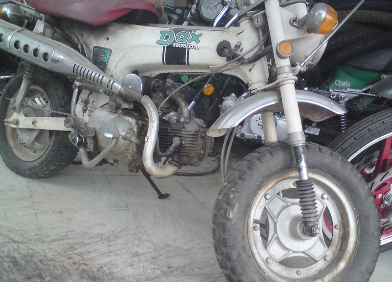 Honda DAX WHITE SPEcIAL EDITION 