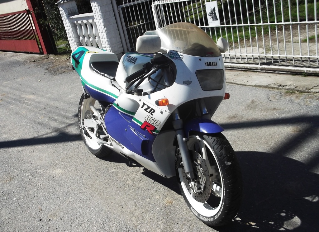 Yamaha TZR 250 …