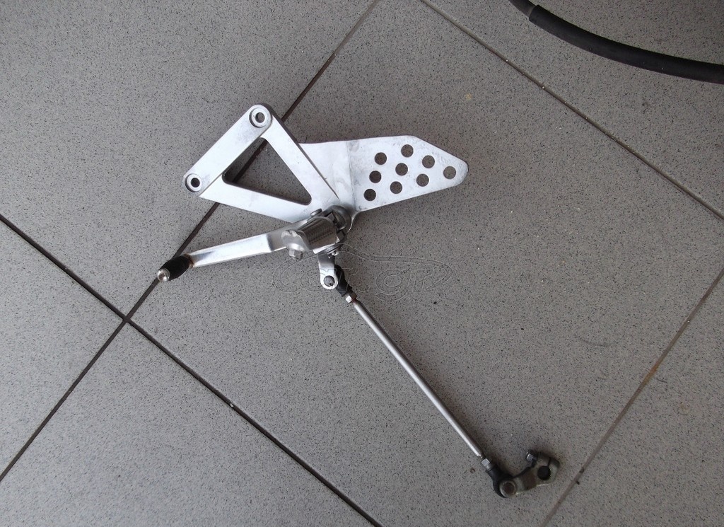 Suzuki GSX-R 400 …