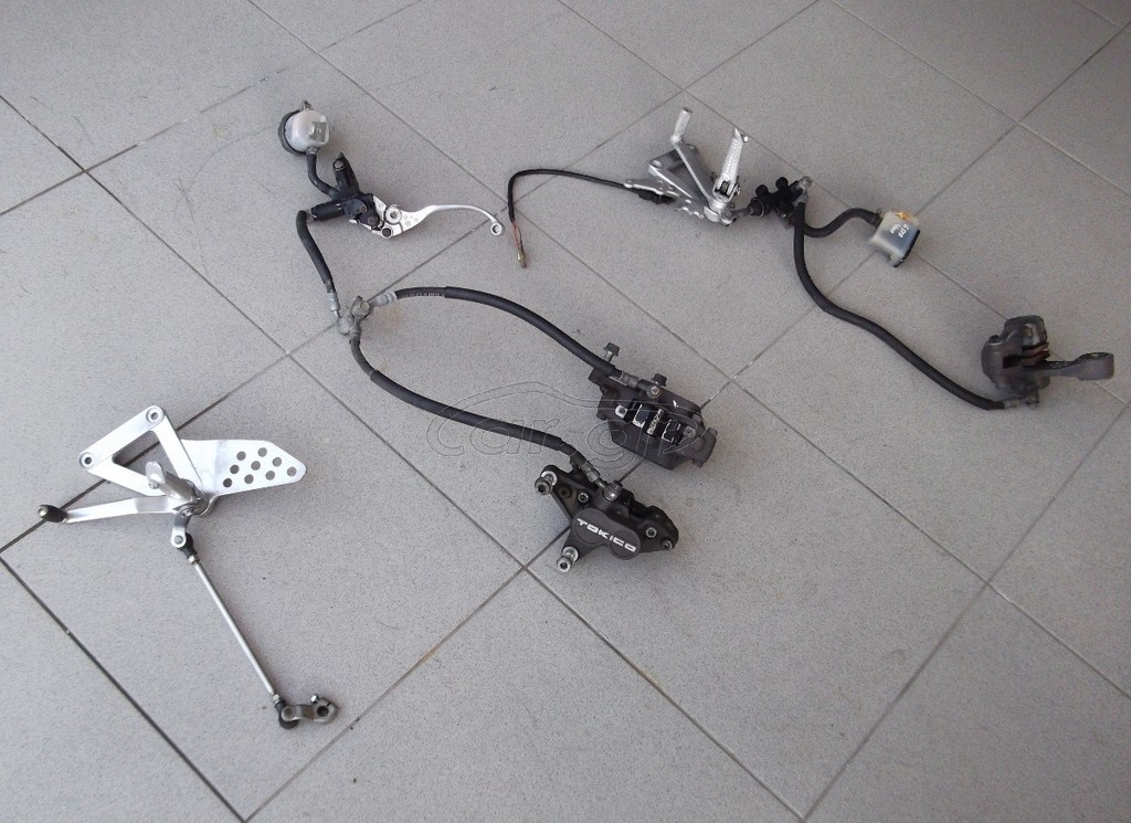 Suzuki GSX-R 400 …