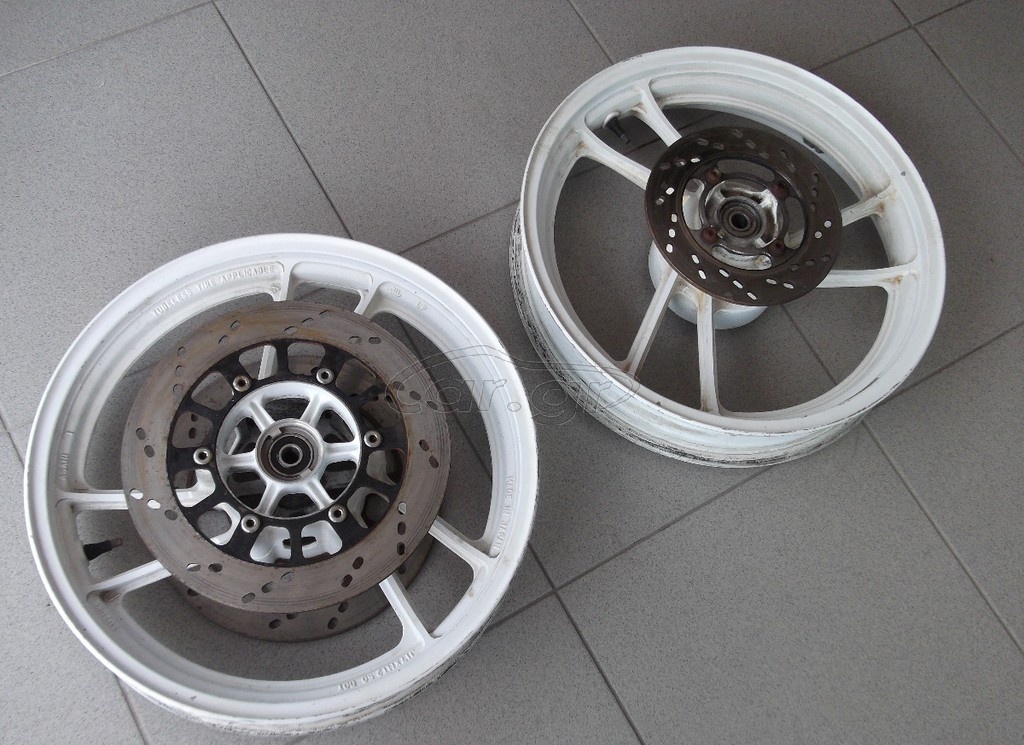 Suzuki GSX-R 400 …