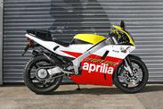 APRILIA RS125 (1991-1997) ποδοστηρια Μαρσπιε Εξάτμιση Υποπλαισιο κεντρικός Διακόπτης ολα άριστη κατάσταση 