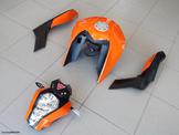 KTM DUKE 125-200 2012/2017 Μάσκα Φανάρι Εμπρος Ντεπόζιτο Βενζίνης και πλαϊνά καπάκια L+R Κάτω Σέλας σε καλή κατάσταση!!!