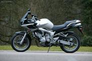  Yamaha FZ6 600 Fazer 2004/2007 Ψυγείο Νερού βεντιλατερ,και θερμοβαλβιδα σε άριστη κατάσταση!!!!