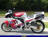 Suzuki GSX-R 400 1987/1994 Δαγκάνες και τρόμπες φρένων εμπρός και πίσω Μαρσπιε L+R Ποδοστήρια όλα σε Άριστη κατάσταση!!!