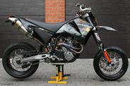 ktm 690 smc-KTM Duke 690 (2008-2011) Ψυγείο Νερού βεντιλατερ, Γρίλιες πληρωτής νερού.και θερμοβαλβιδα σε άριστη κατάσταση!!!!