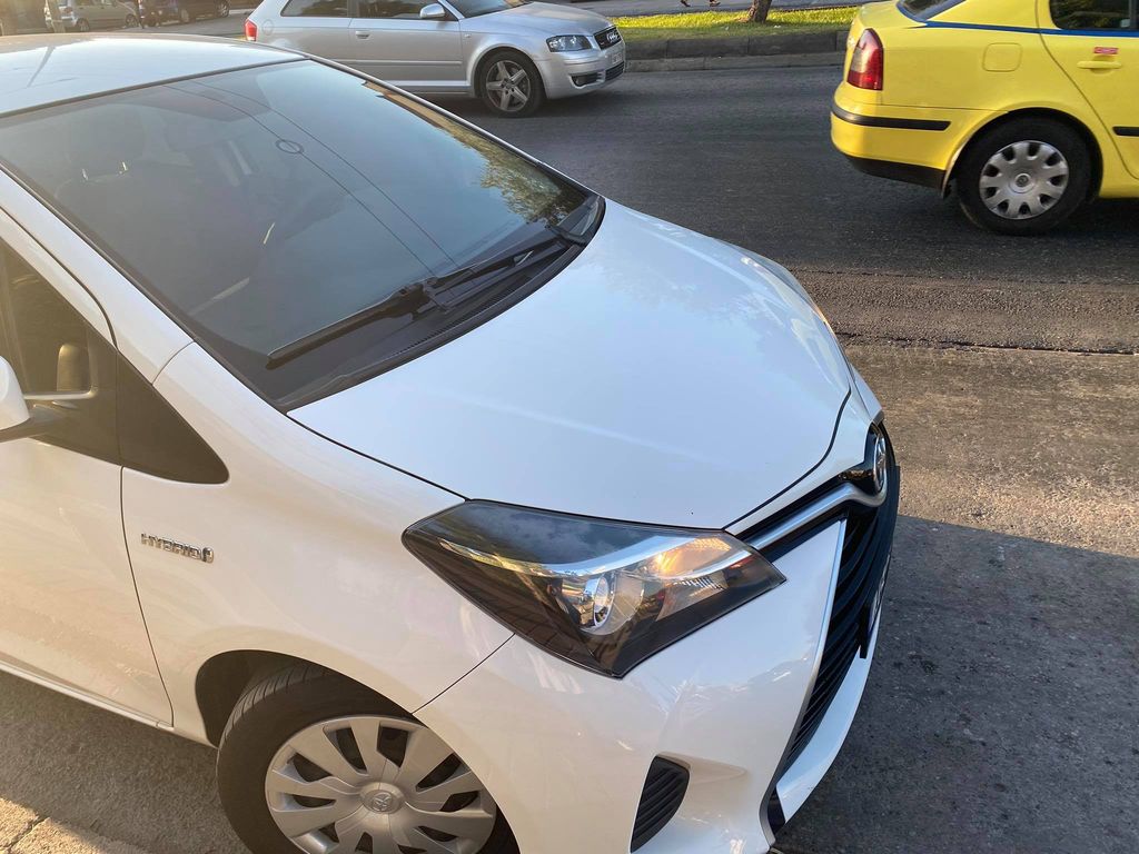 Toyota Yaris HYBRID …