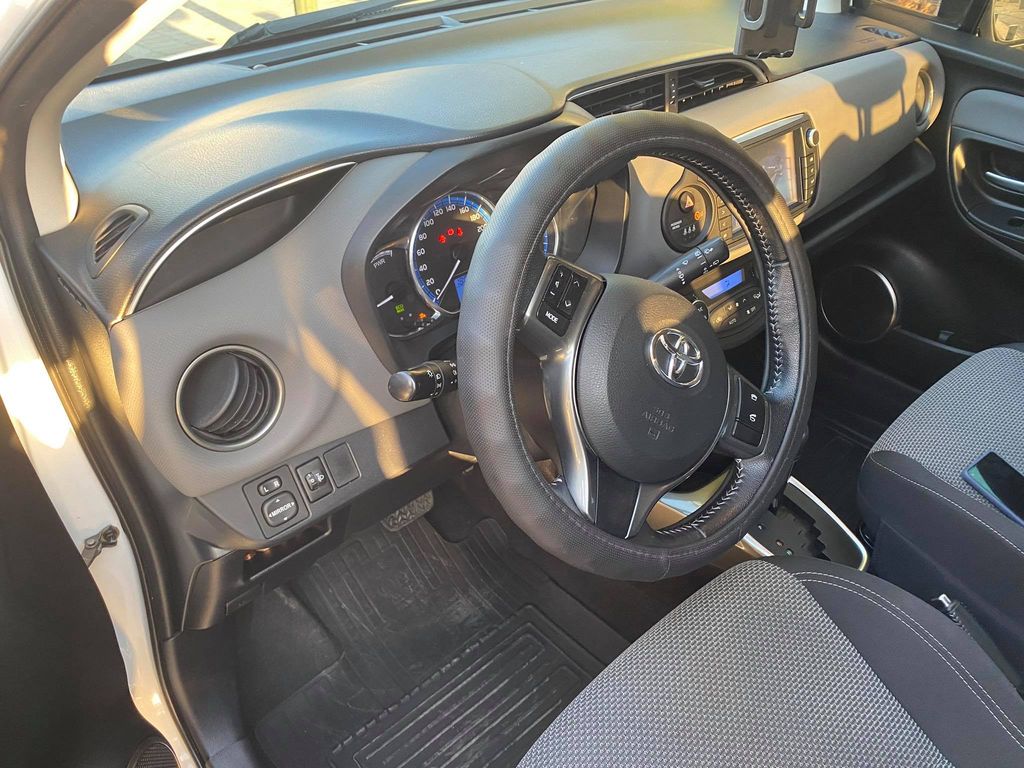 Toyota Yaris HYBRID XP13M '16