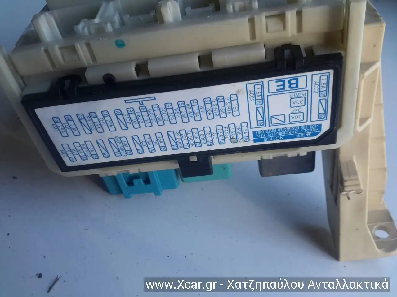 Ασφαλειοθήκη TOYOTA YARIS Hatchback / 5dr 2006 - 2009 ( KL9 ) 1.0 GPL (KSP90_)  ( 1KR-FE  ) (69 hp ) Βενζίνη/αέριο (LPG) #82730-52700