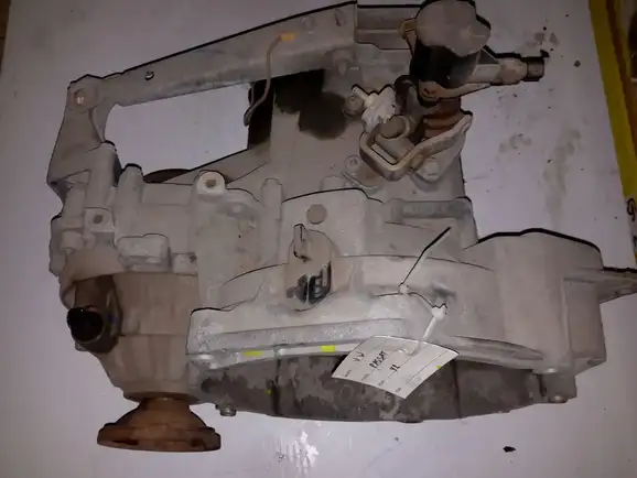 Σασμάν Χειροκίνητο VW PASSAT Sedan / 4dr 1989 - 1993 ( 3A2 - 35I ) 1.6  ( RF  ) (72 hp ) Βενζίνη #XC2321