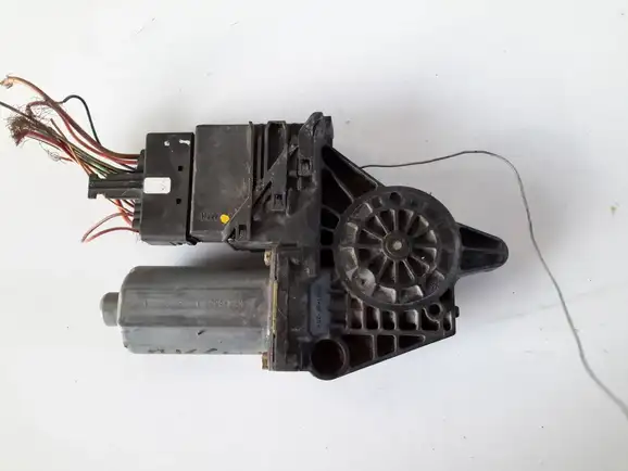 Μοτέρ Παραθύρου VW PASSAT Sedan / 4dr 1997 - 2000 ( 3B2 ) 1.6  ( ADP,AHL,ANA,ARM  ) (101 hp ) Βενζίνη #XC2614