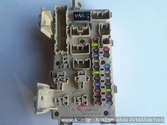 Ασφαλειοθήκη TOYOTA AVENSIS Liftback / 5dr 2003 - 2006 ( T250 ) 1.6 VVT-i (ZZT250_)  ( 3ZZ-FE  ) (110 hp ) Βενζίνη #82641CA010F