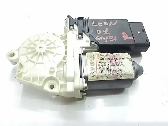 Μοτέρ Παραθύρου SEAT LEON Hatchback / 5dr 1999 - 2005 ( 1MZ ) 1.4 16V  ( AHW,APE,AUA,AXP,BCA  ) (75 hp ) Βενζίνη #XC134720A37