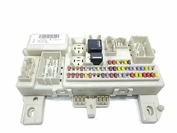 Ασφαλειοθήκη FORD FOCUS Sedan / 4dr 2004 - 2008 (MK2A) 1.4  ( ASDA,ASDB  ) (80 hp ) Βενζίνη #97RA000001