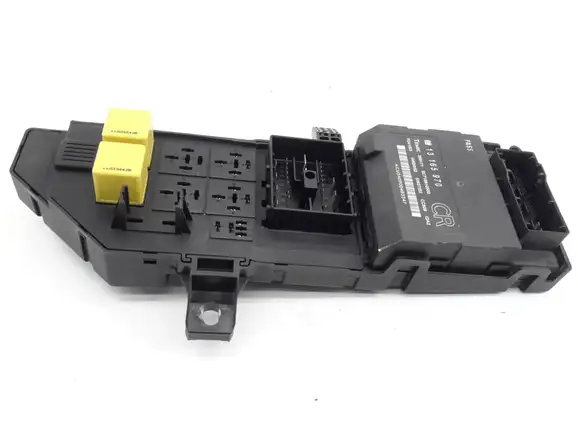 Ασφαλειοθήκη OPEL VECTRA Sedan / 4dr 2002 - 2005 ( C ) 1.6 (F69)  ( Z 16 XEP  ) (105 hp ) Βενζίνη #13165970
