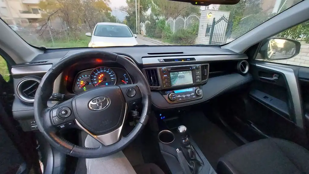 Toyota RAV-4 Active '14