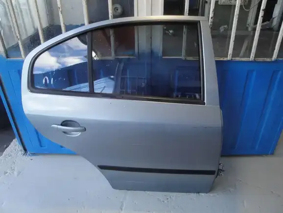 Πόρτα πίσω δεξιά για αυτοκίνητα SKODA OCTAVIA Χρονολογίας 2000-2010