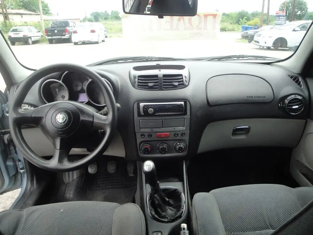 Alfa Romeo 147 PROGRESSION 16V '02