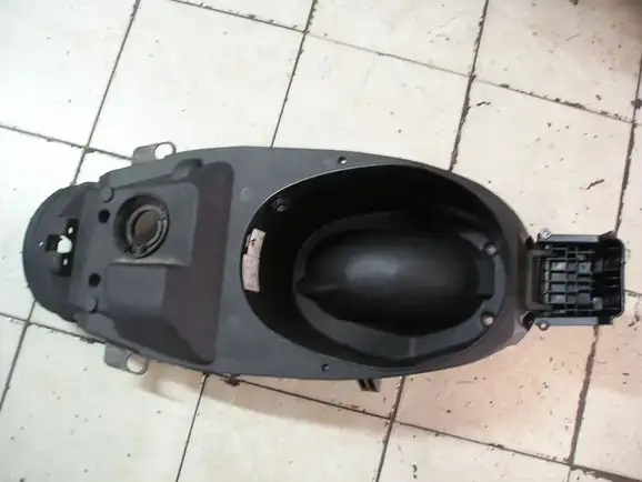 ΚΟΥΒΑΣ ΣΕΛΛΑΣ APRILIA SCARAVEO 125-200i 09-14