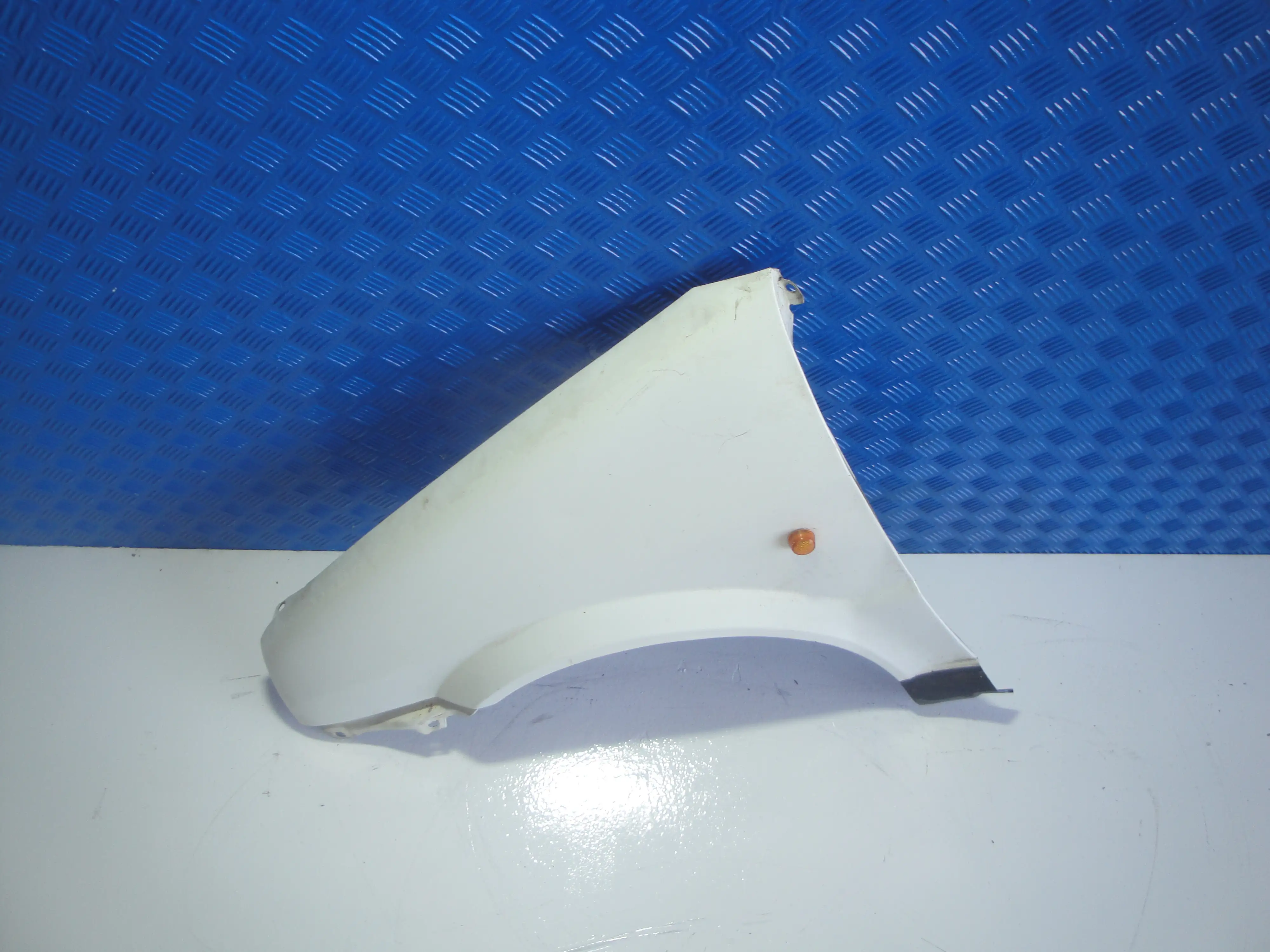 Φτερο Εμπρος Αριστερα …