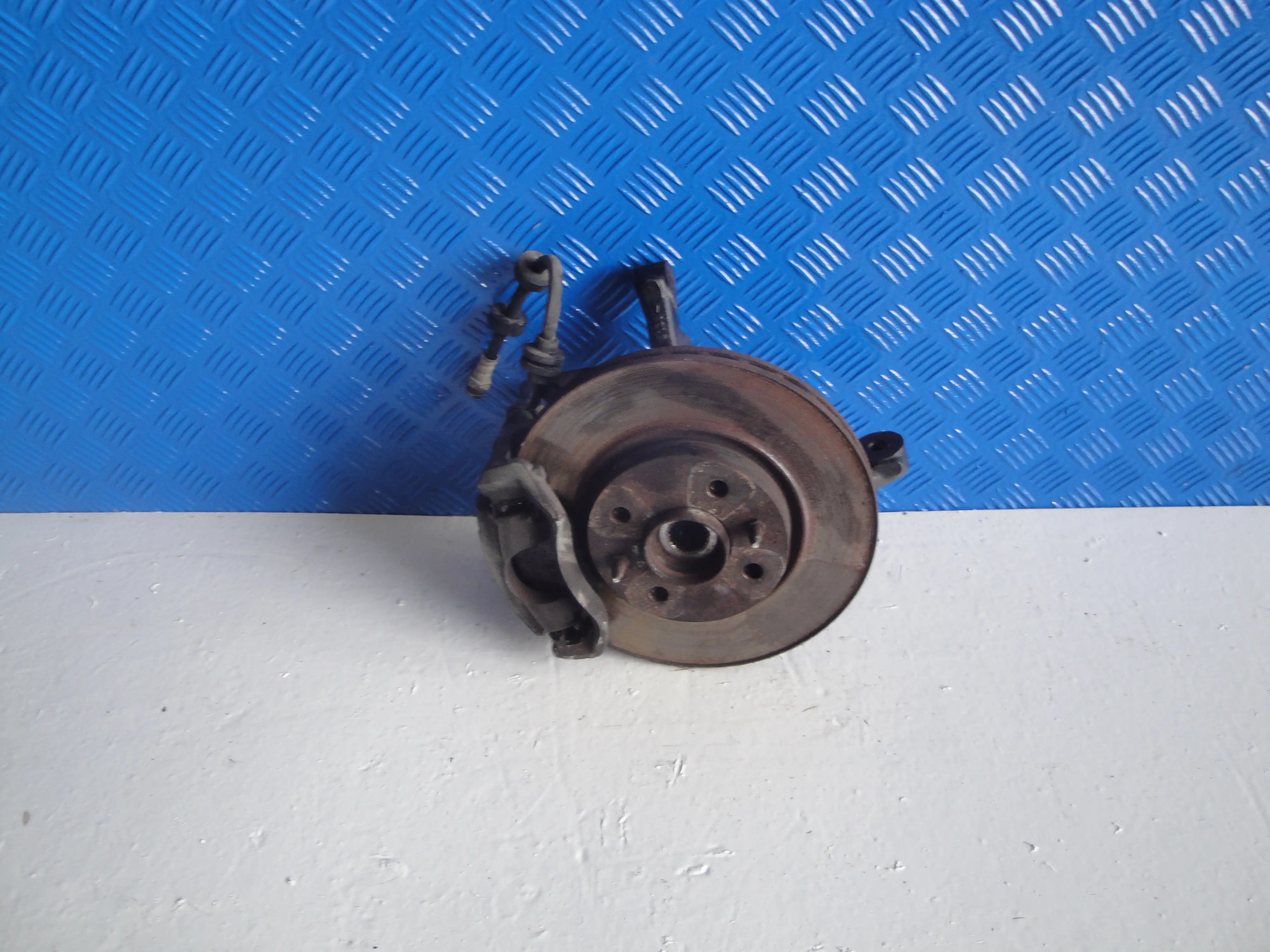 Ακρο Εμπρος Αριστερα …