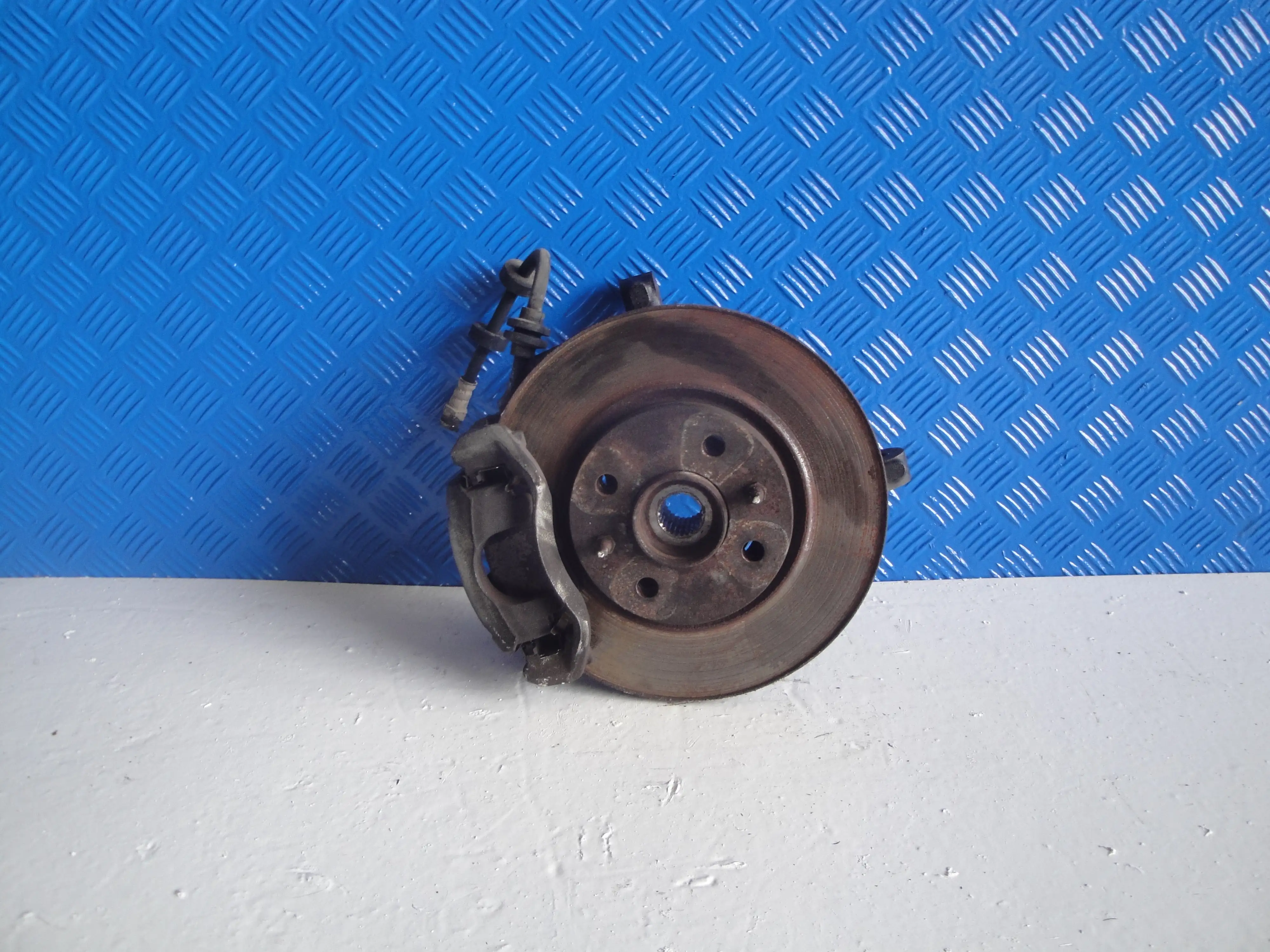 Ακρο Εμπρος Αριστερα …