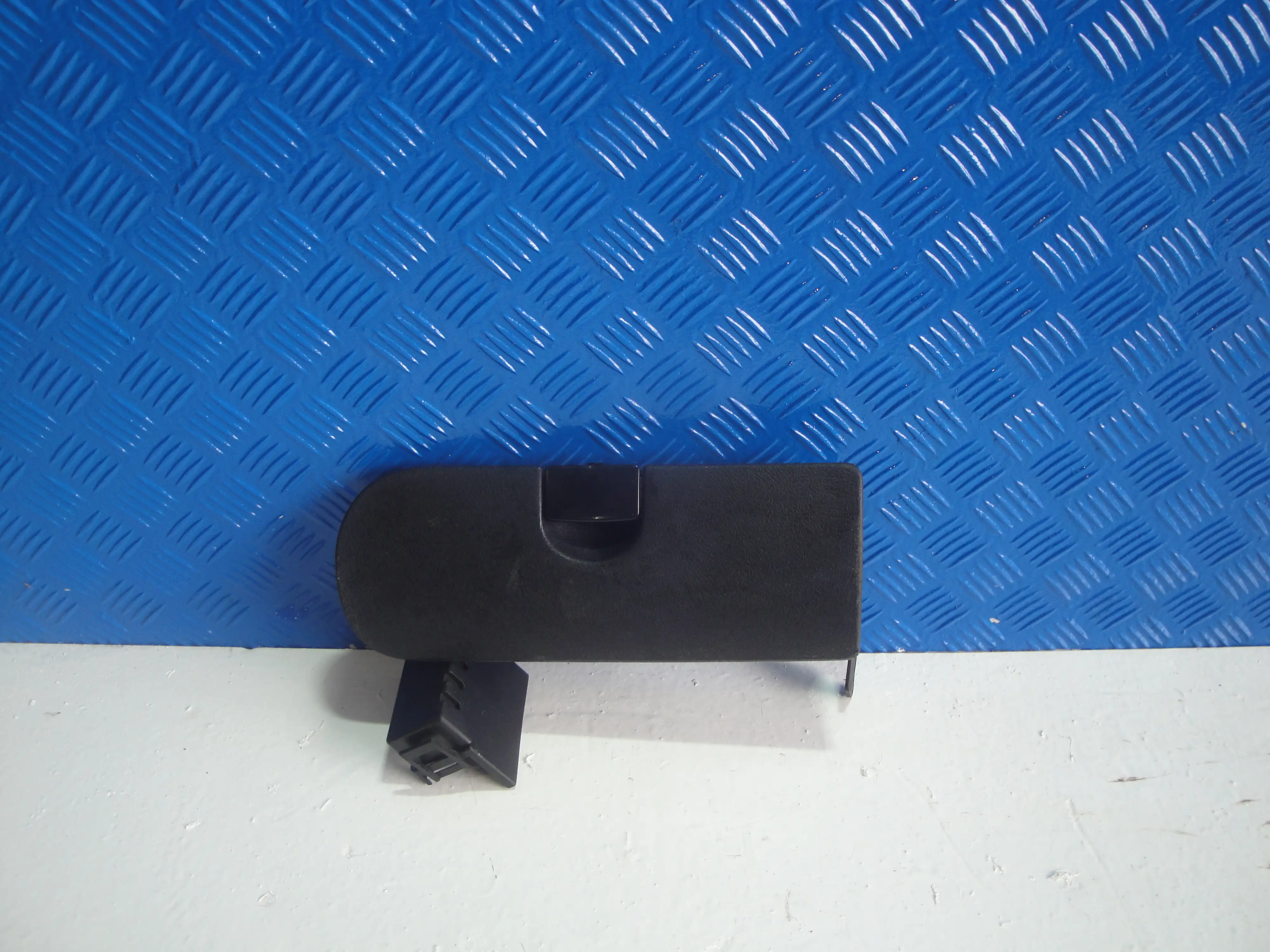 Ντουλαπάκι Citroen Saxo …