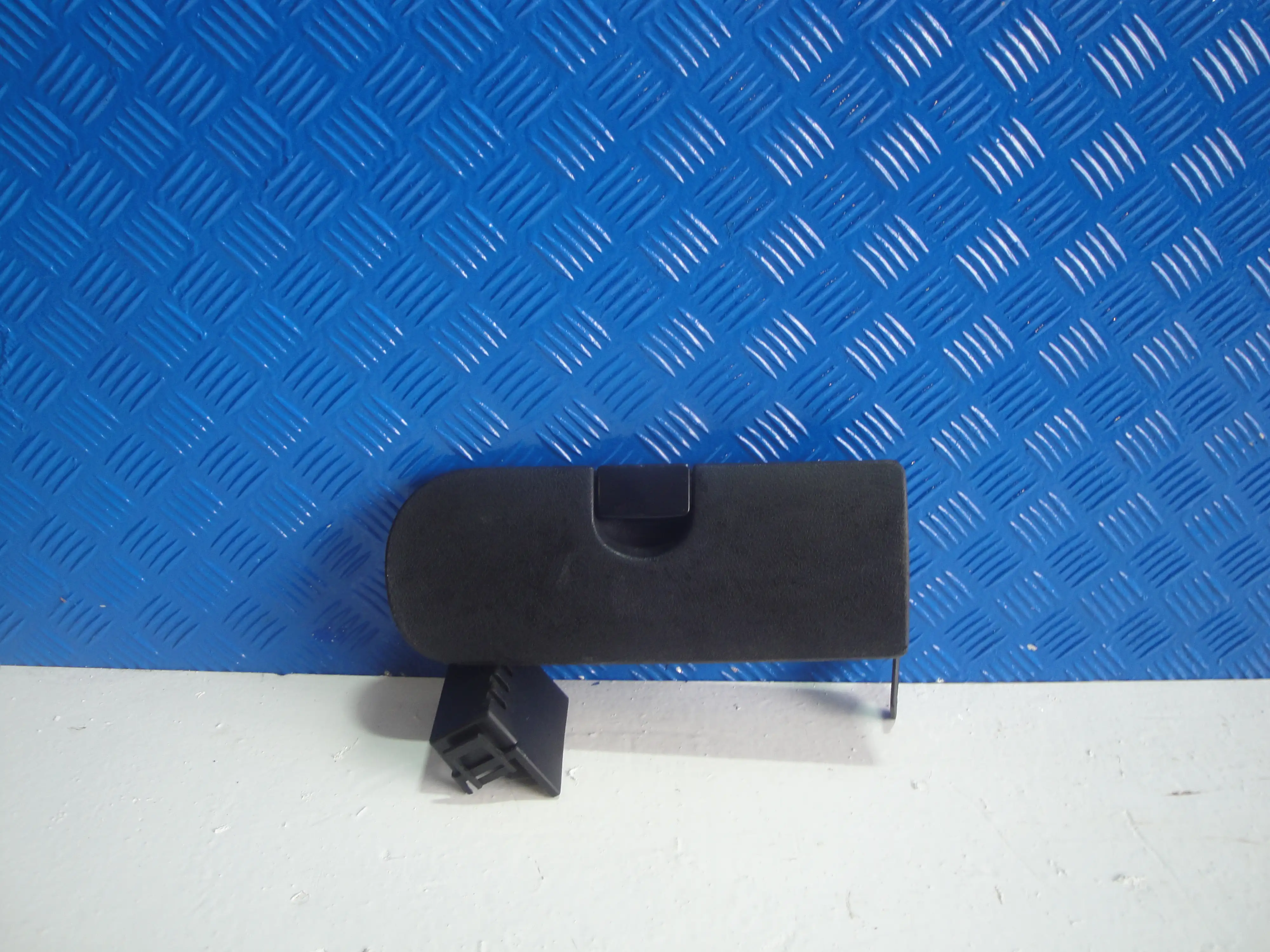 Ντουλαπάκι Citroen Saxo …