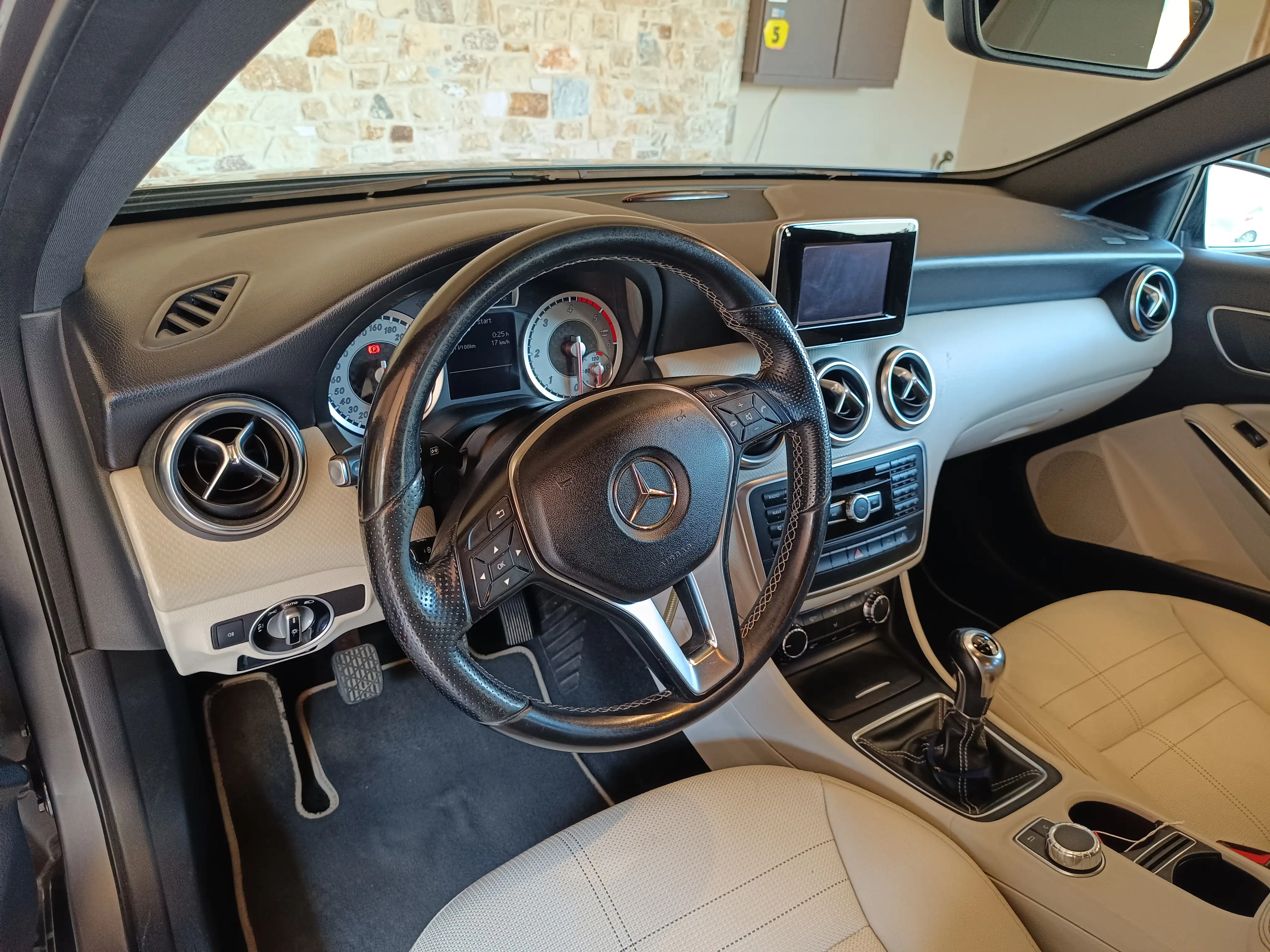 Mercedes-Benz A180 URBAN …