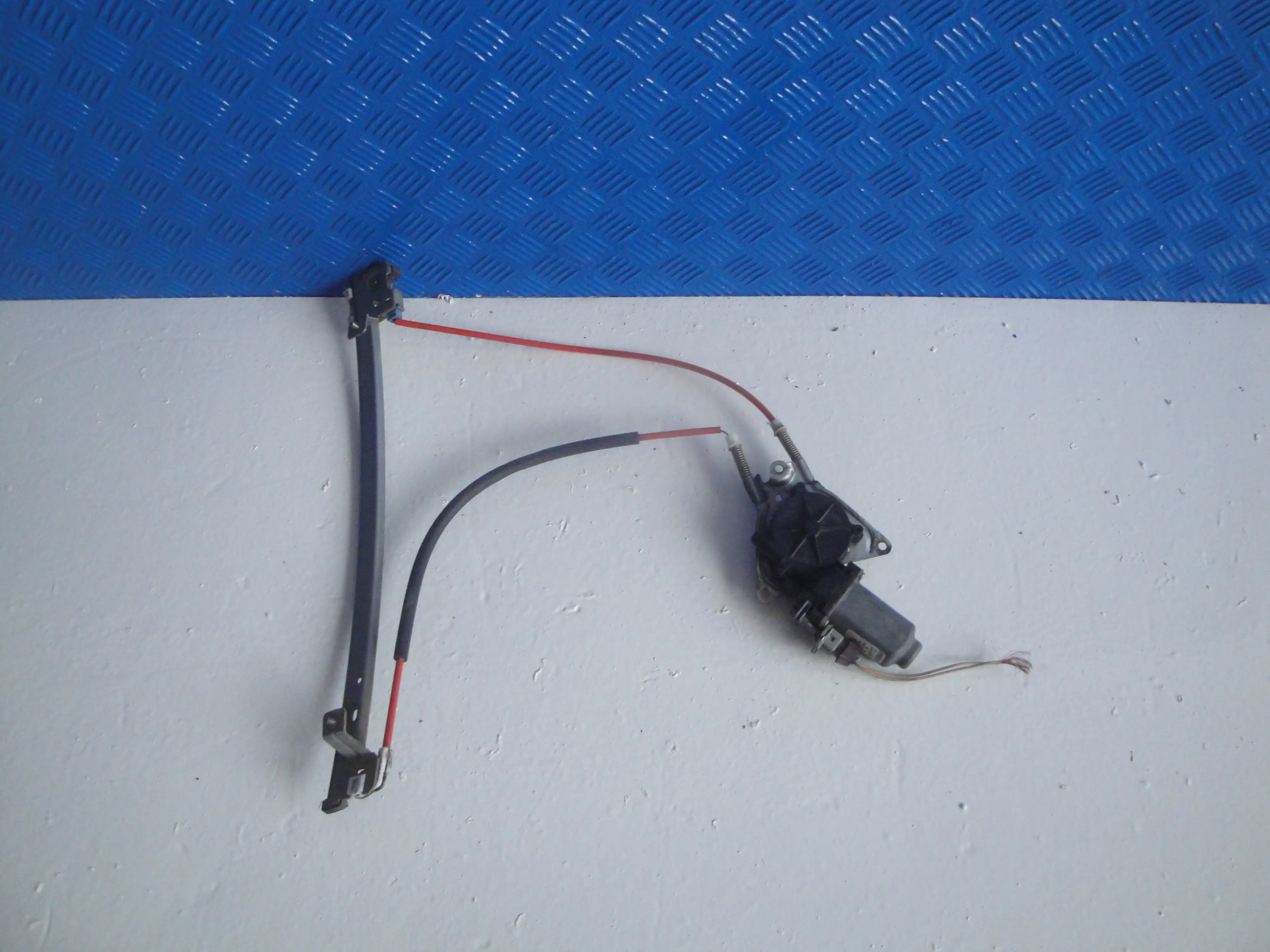 Γρυλλος Παραθυρου Εμπρος …