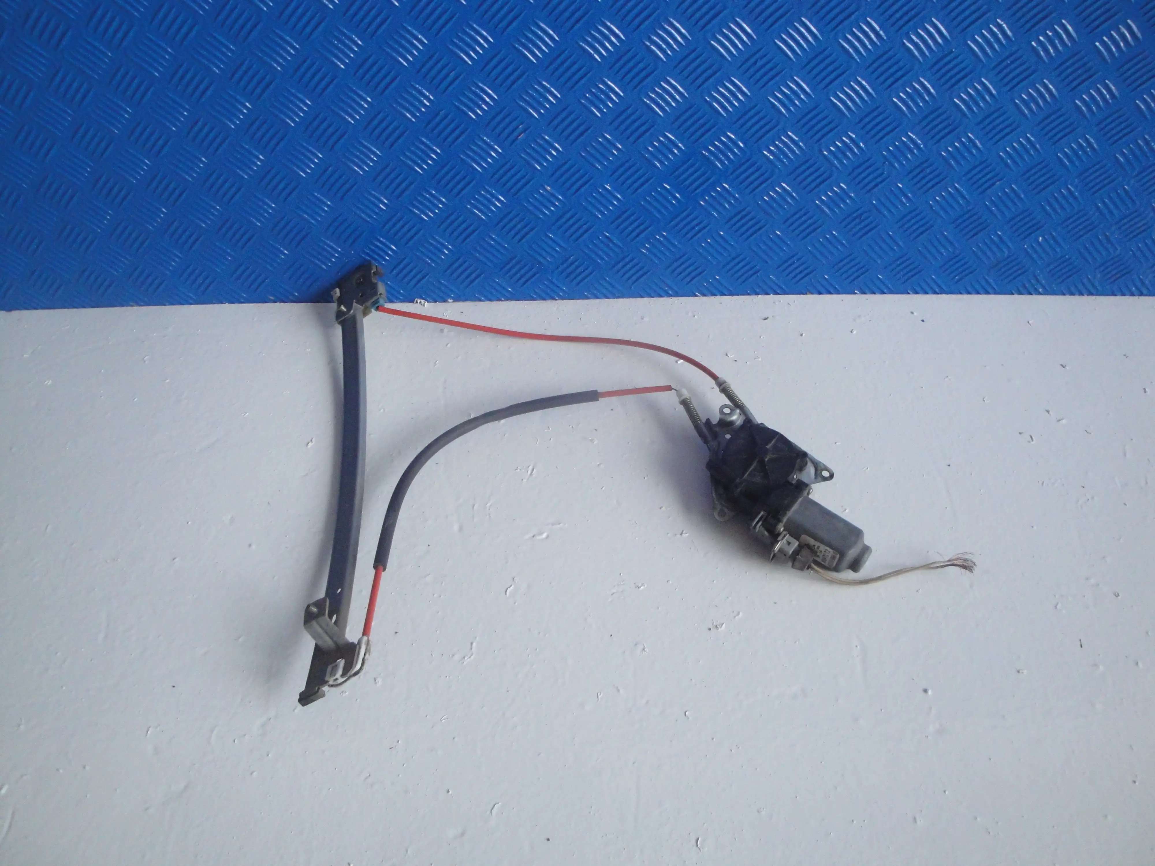 Γρυλλος Παραθυρου Εμπρος …