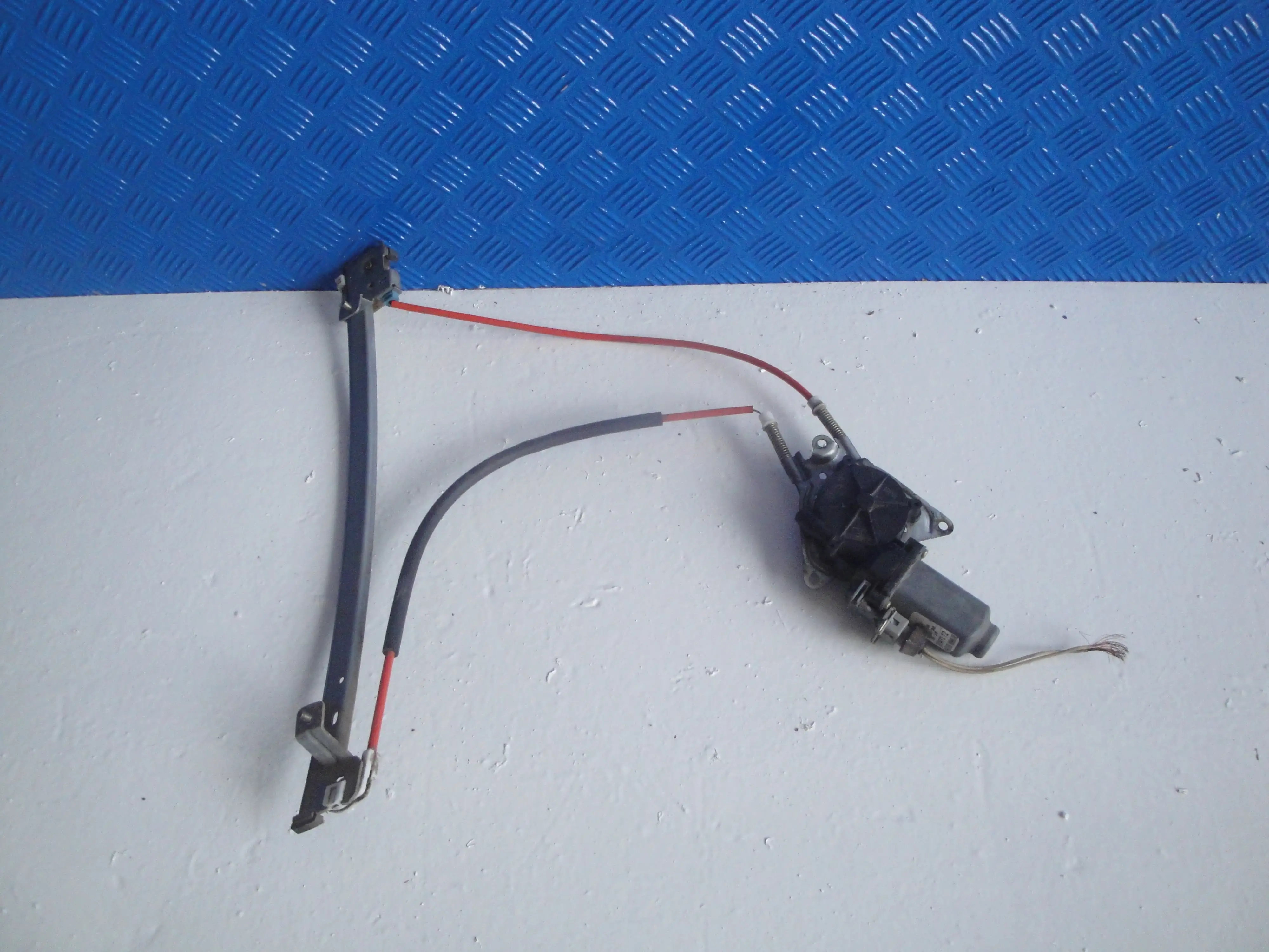 Γρυλλος Παραθυρου Εμπρος …