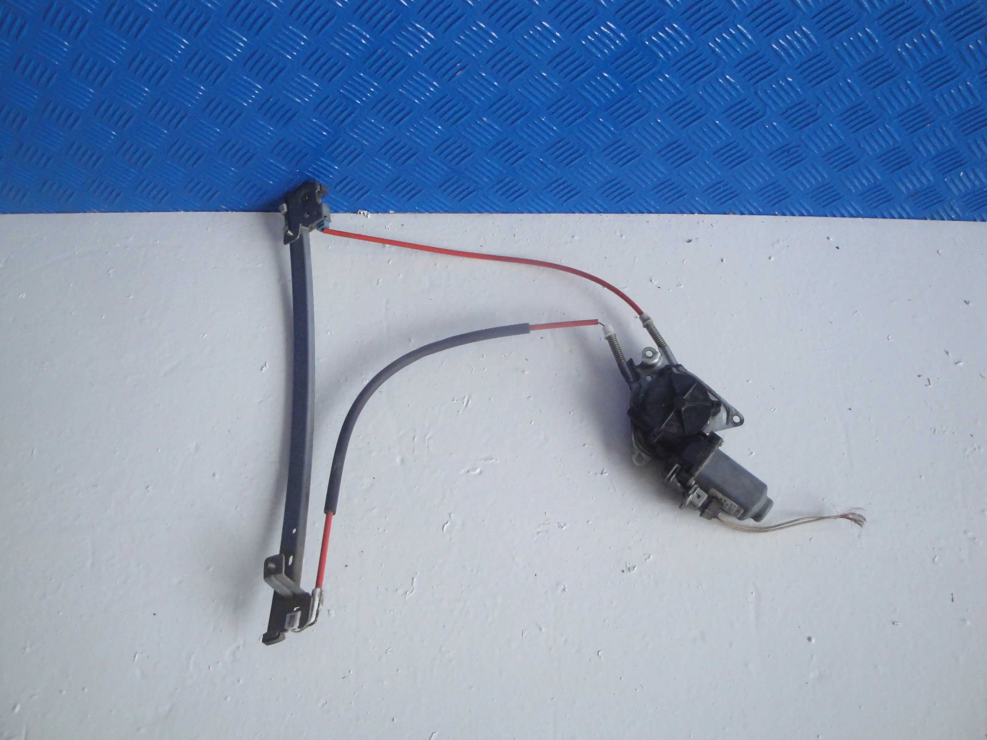 Γρυλλος Παραθυρου Εμπρος …