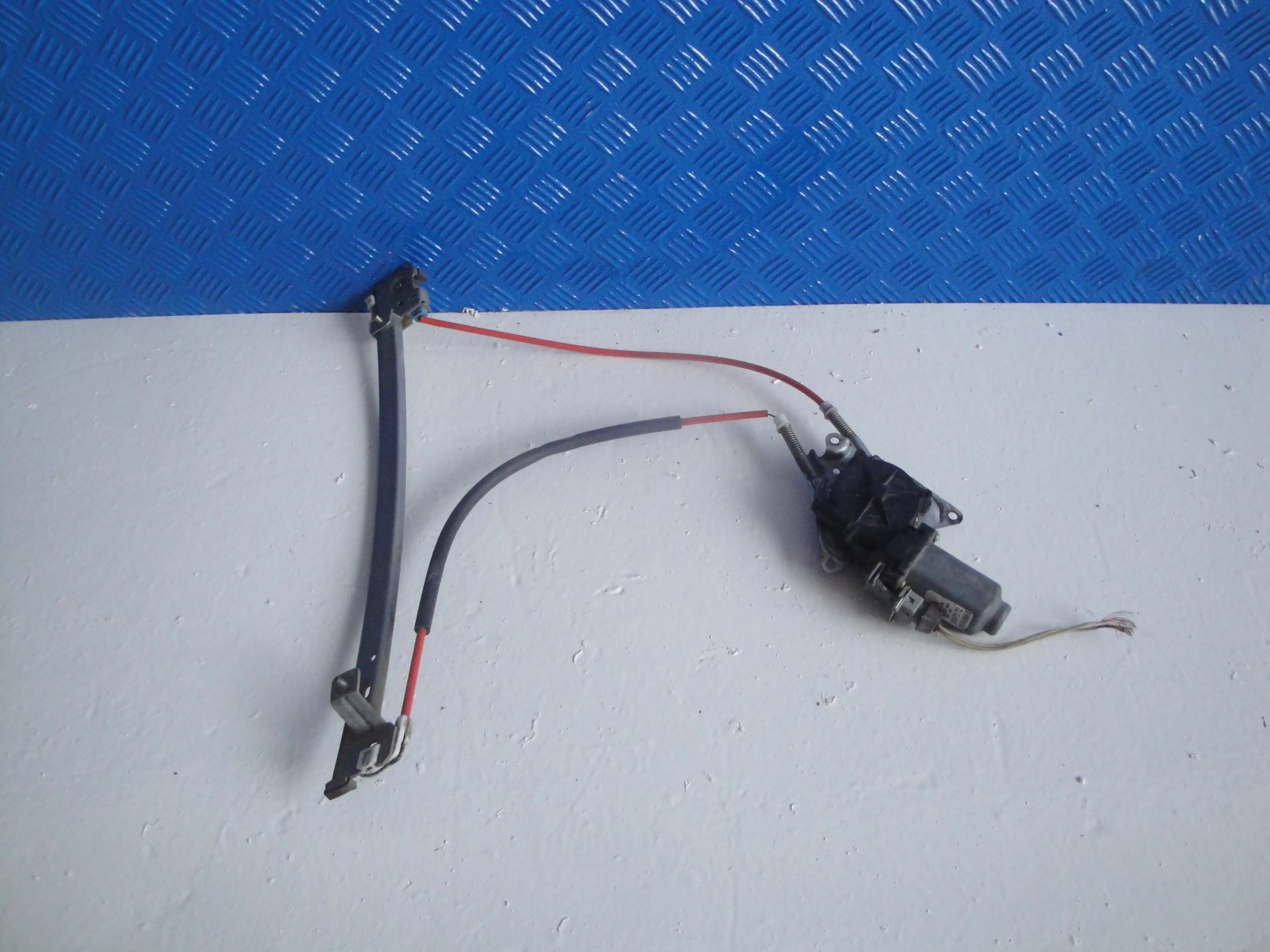 Γρυλλος Παραθυρου Εμπρος …