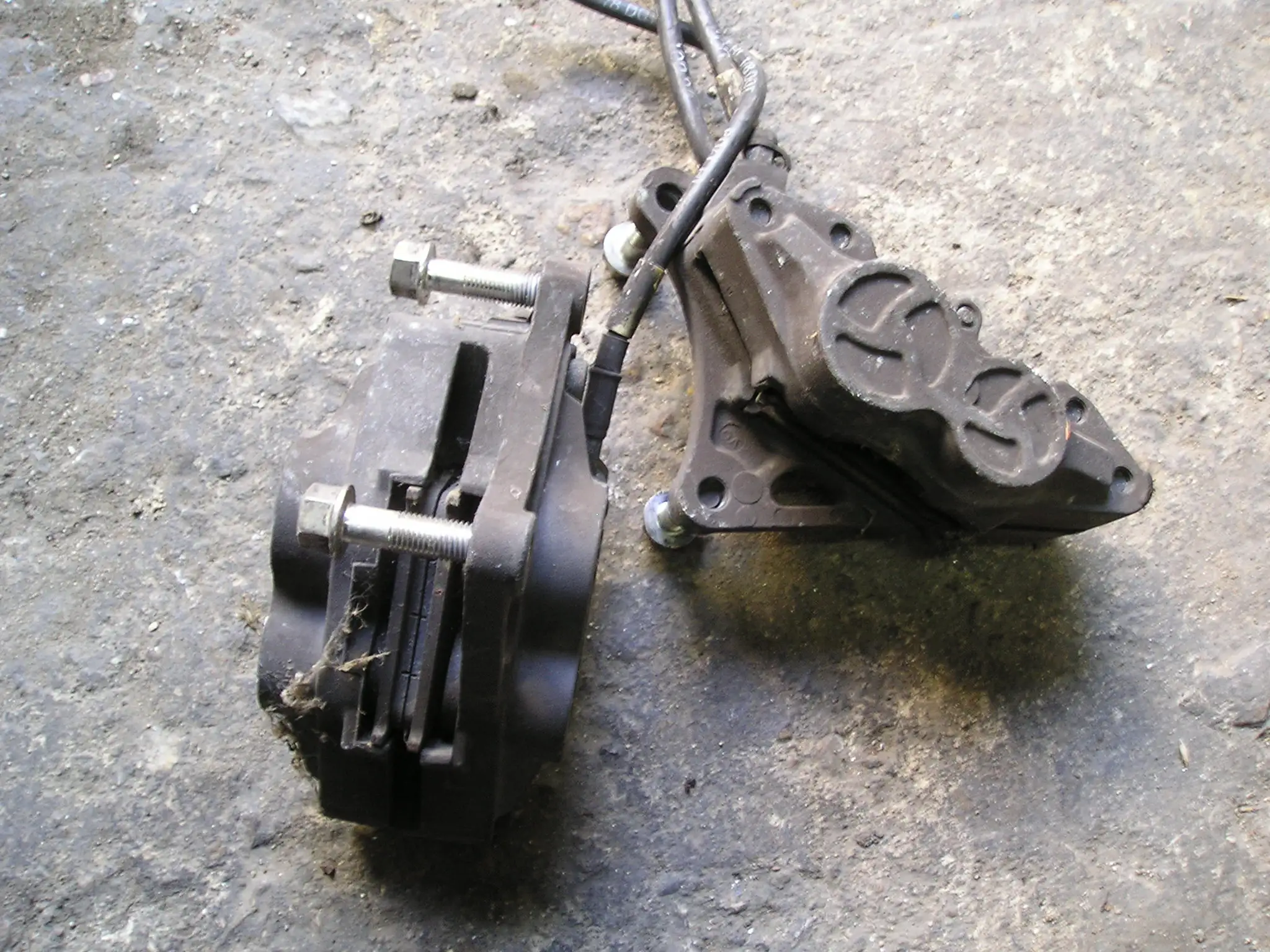 ΔΑΓΚΑΝΕΣ ΜΠΡΟΣΤΑ ΚΟΜΠΛΕ …