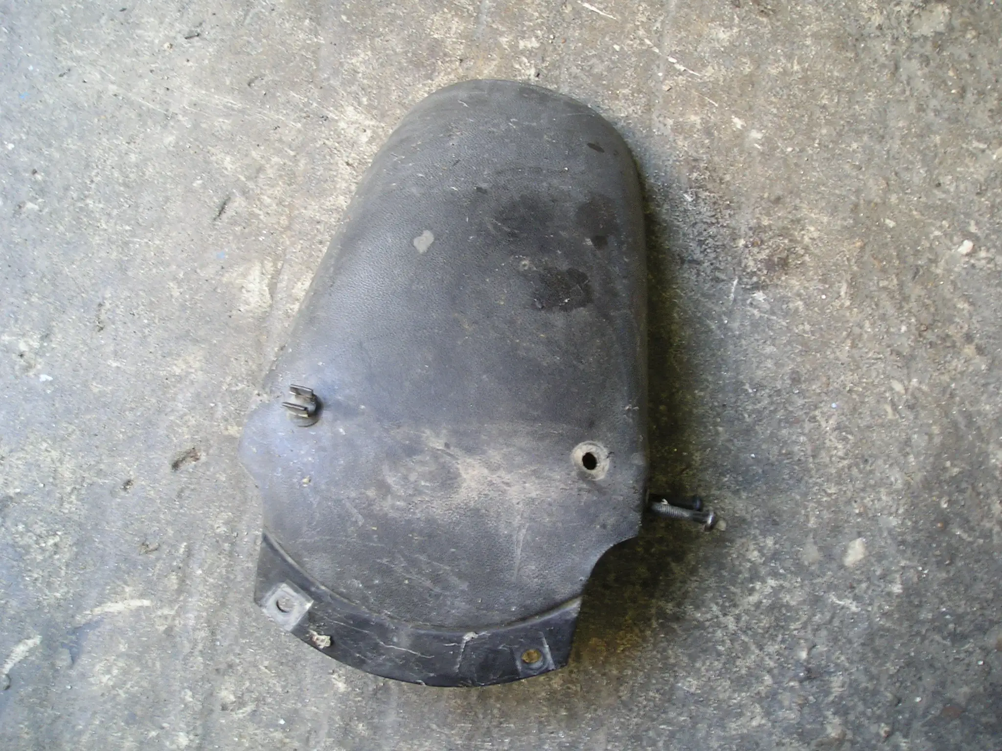 ΠΙΣΩ ΚΟΜΜΑΤΙ ΜΠΡΟΣΤΙΝΟΥ …