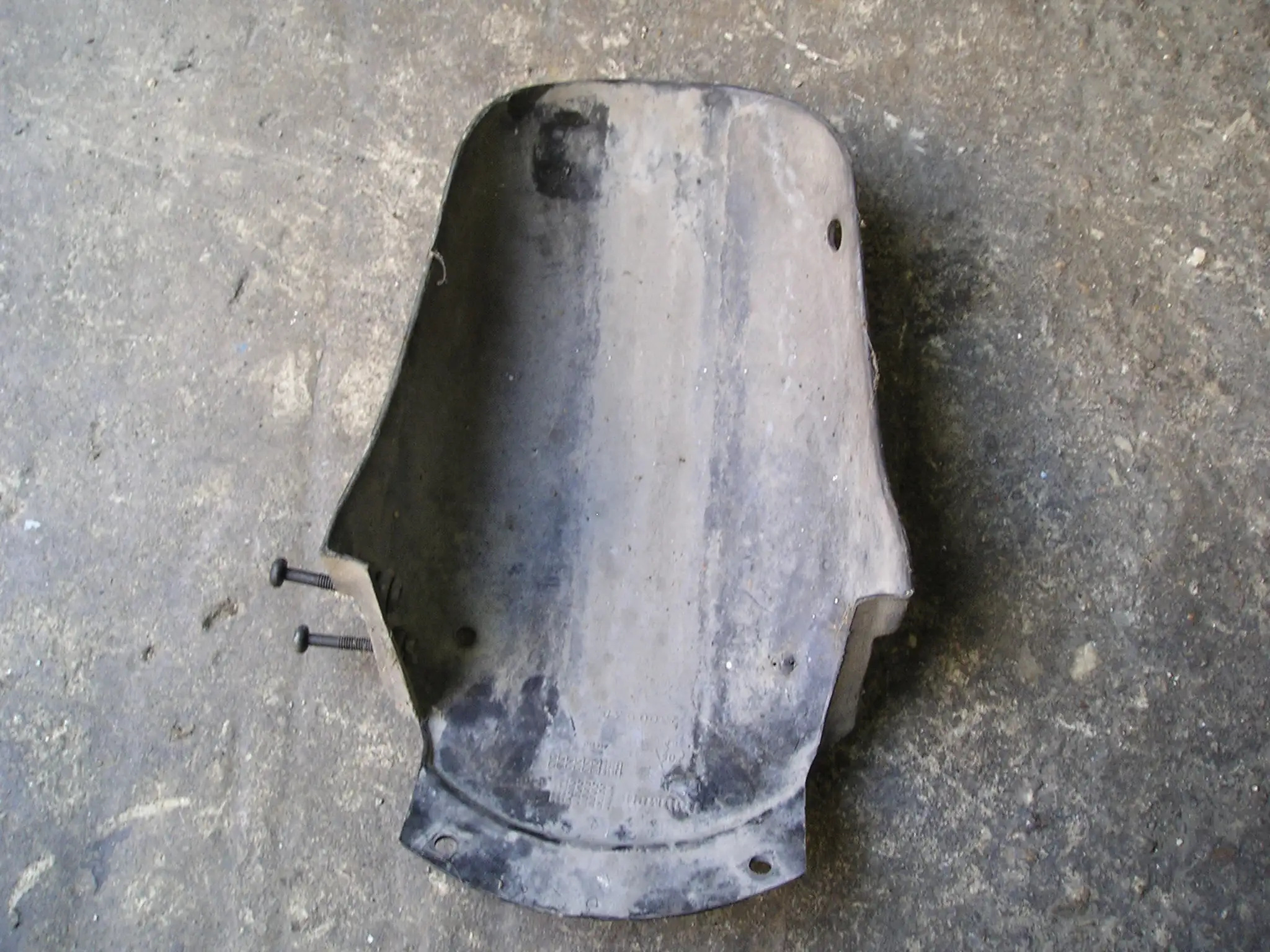 ΠΙΣΩ ΚΟΜΜΑΤΙ ΜΠΡΟΣΤΙΝΟΥ …