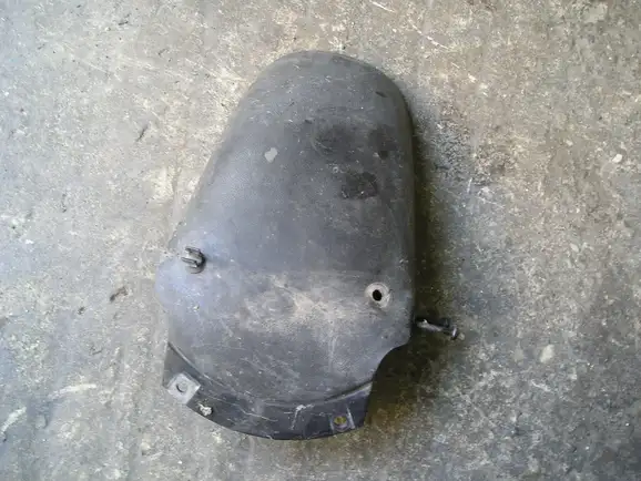 ΠΙΣΩ ΚΟΜΜΑΤΙ ΜΠΡΟΣΤΙΝΟΥ …