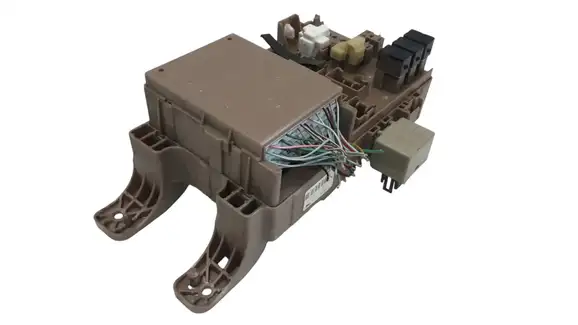 Ασφαλειοθήκη TOYOTA COROLLA Hatchback / 3dr (KM22) 2002 - 2004 ( E120 ) 1.4 D (NDE120_)  ( 1ND-TV  ) (90 hp ) Πετρέλαιο #82641-13040