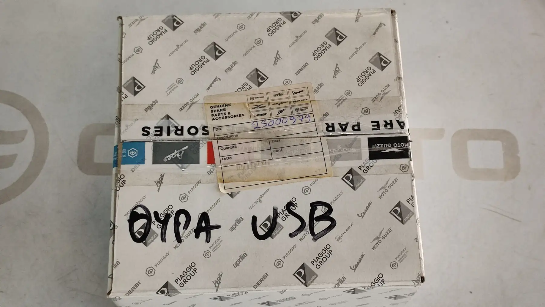 ΘΥΡΑ USB APRILIA …