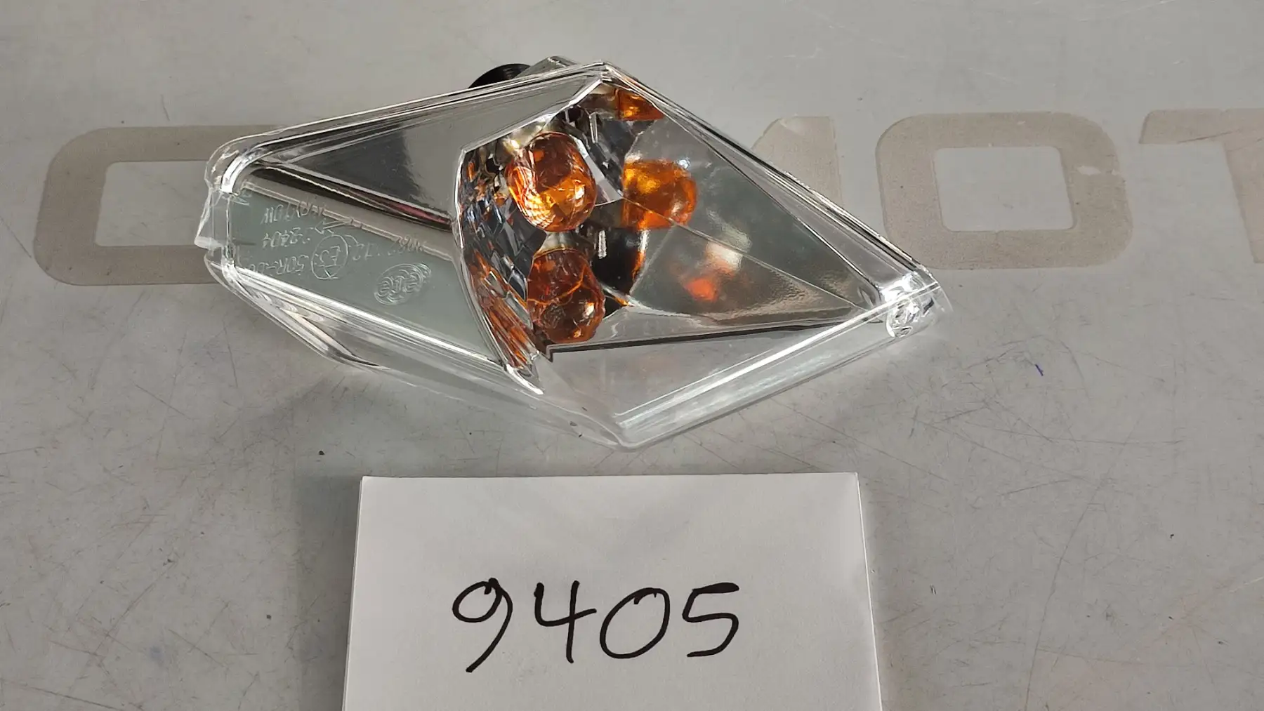 ΦΛΑΣ ΠΙΣΩ ΔΕΞΙ …